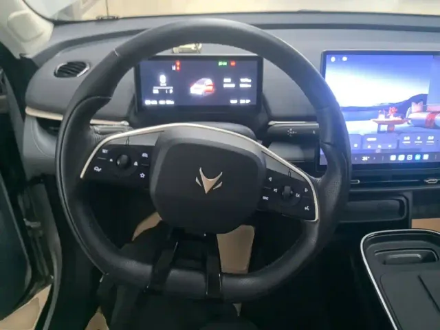 ARCFOX Arcfox T1 2025 Base Model — Фото автомобиля 10