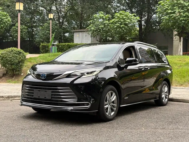 Фотография автомобиля — Toyota Sienna