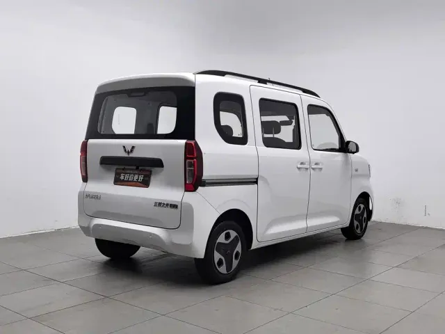 Wuling Zhiguang NEV — Фото автомобиля 2
