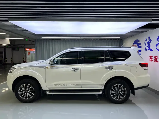 Nissan Terra — Фото автомобиля 4