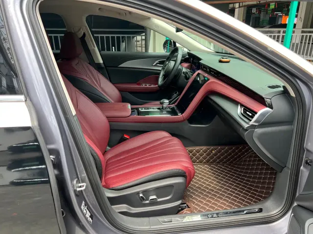 Hongqi H5 — Фото автомобиля 5