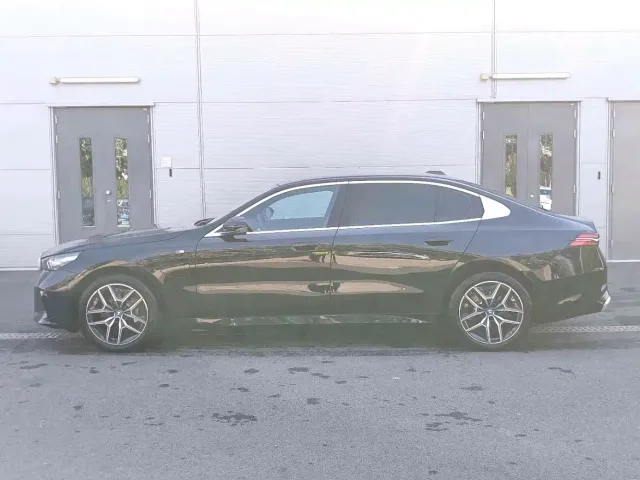 BMW i5 — Фото автомобиля 4