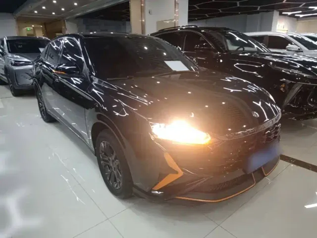 Dongfeng Yixuan — Фото автомобиля 3