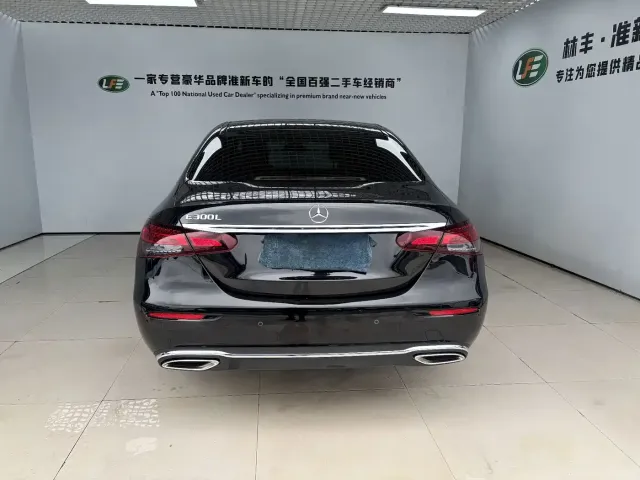Mercedes-Benz E-Class — Фото автомобиля 6