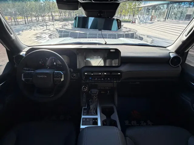 Toyota Prado — Фото автомобиля 12