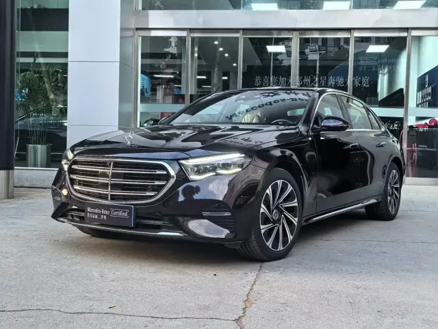 Фотография автомобиля — Mercedes-Benz E-Class