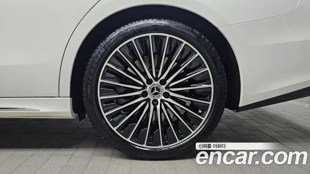 Mercedes-Benz E-Class — Фото автомобиля 20