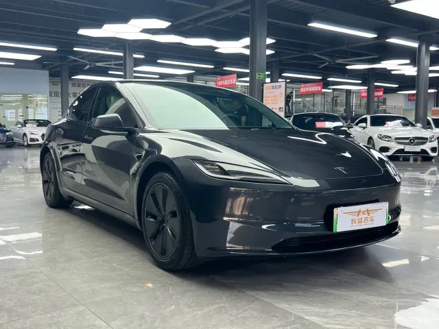 Tesla Model 3 — Фото автомобиля 3