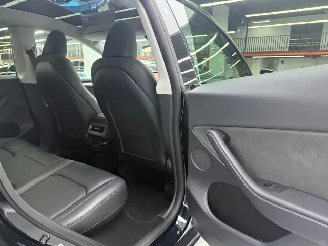 Tesla Model Y — Фото автомобиля 18