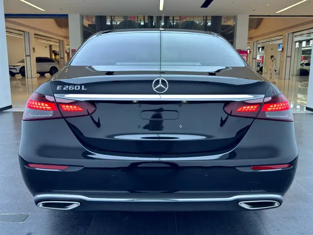 Mercedes-Benz E-Class — Фото автомобиля 12