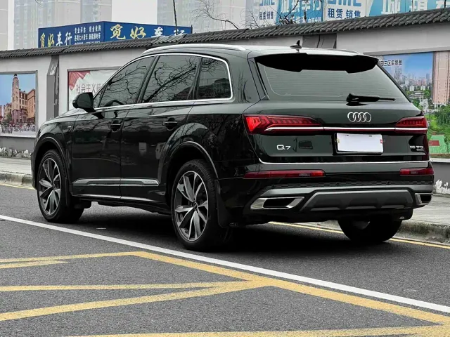 Audi Q7 — Фото автомобиля 6