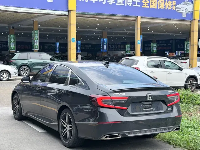 Honda Accord — Фото автомобиля 12