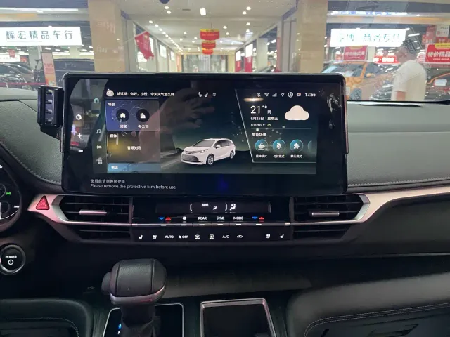 Toyota Sienna — Фото автомобиля 14