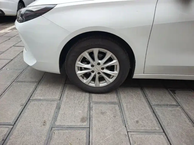 Roewe i5 — Фото автомобиля 22