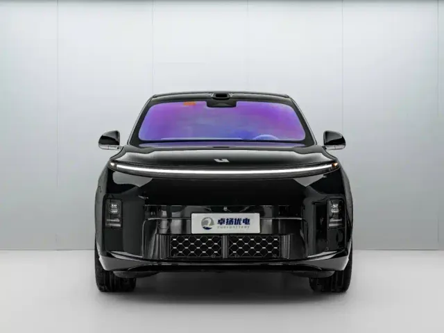 Li Auto L8 — Фото автомобиля 2