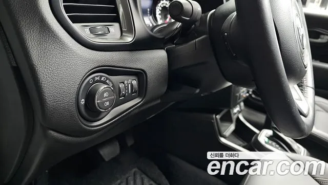 Jeep Renegade — Фото автомобиля 29