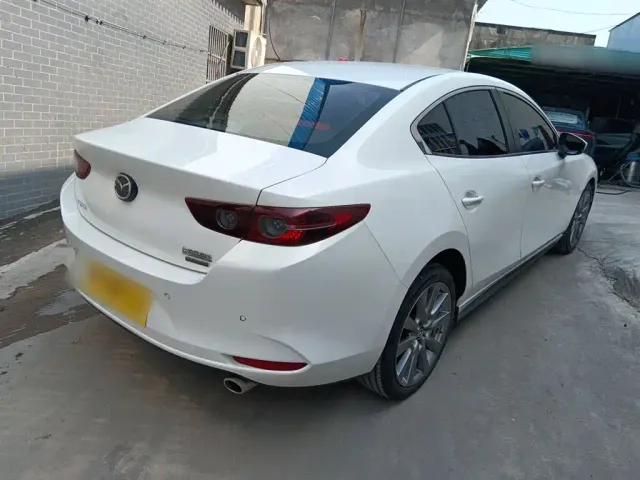 Mazda Axela — Фото автомобиля 4