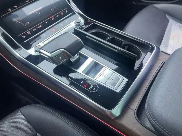 Audi Q7 — Фото автомобиля 11