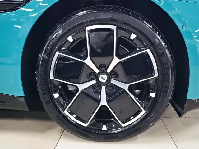 Xiaomi SU7 — Фото автомобиля 30