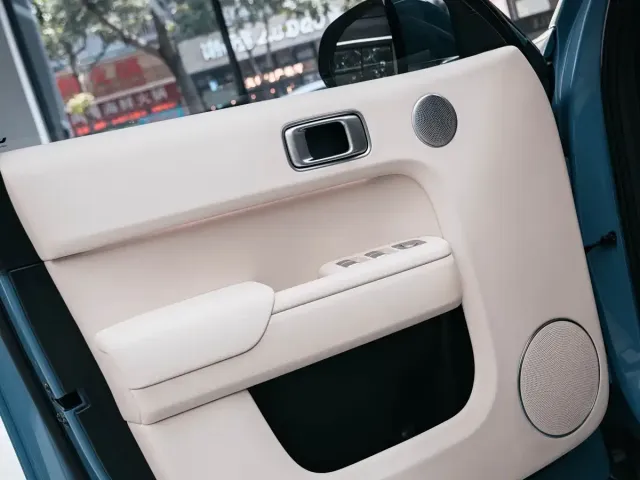Li Auto L8 — Фото автомобиля 16