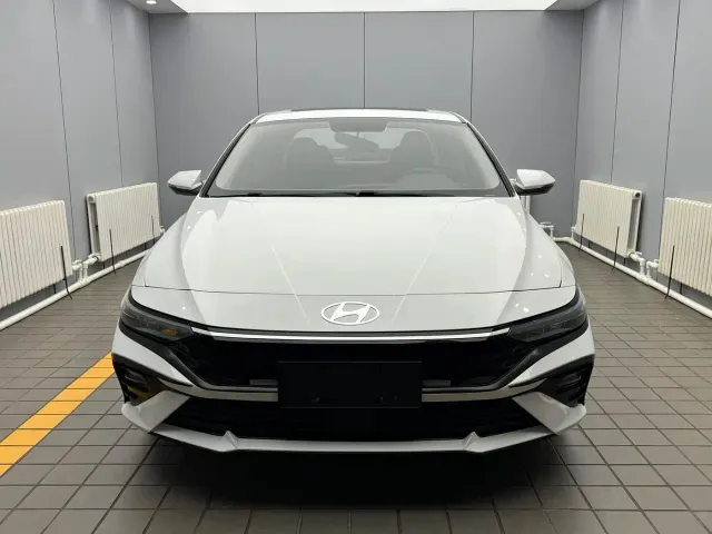 Hyundai Elantra — Фото автомобиля 2