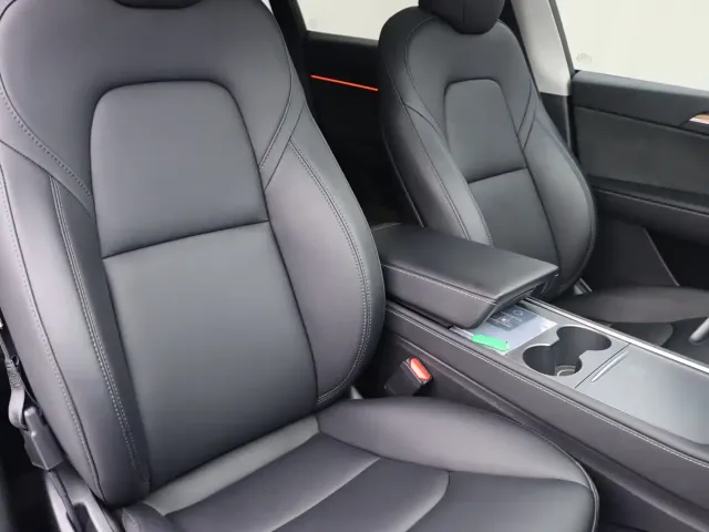 Tesla Model Y — Фото автомобиля 9