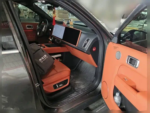 Li Auto L8 — Фото автомобиля 10