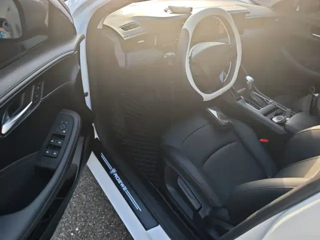 Roewe i5 — Фото автомобиля 15