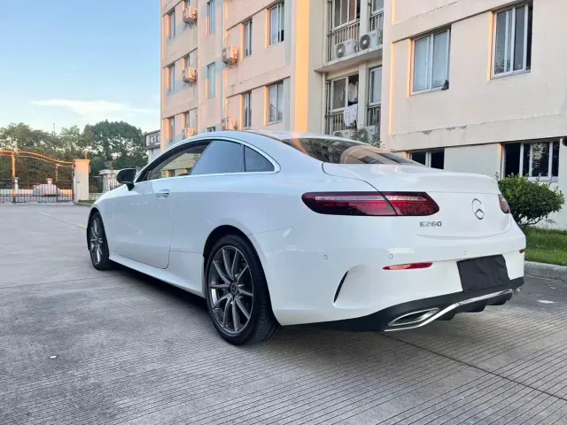 Mercedes-Benz E-Class — Фото автомобиля 26