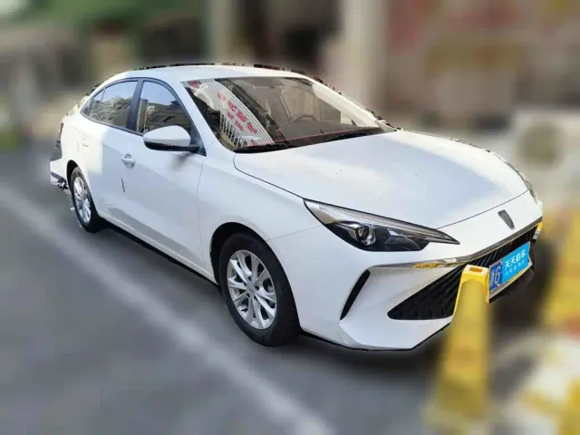 Roewe i5 — Фото автомобиля 3