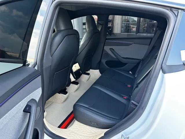 Tesla Model Y — Фото автомобиля 14