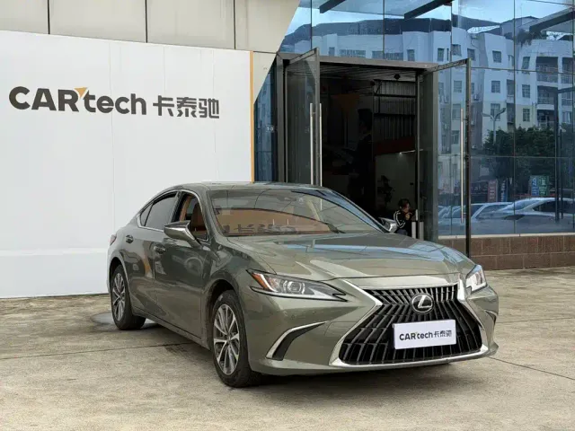 Lexus ES — Фото автомобиля 3