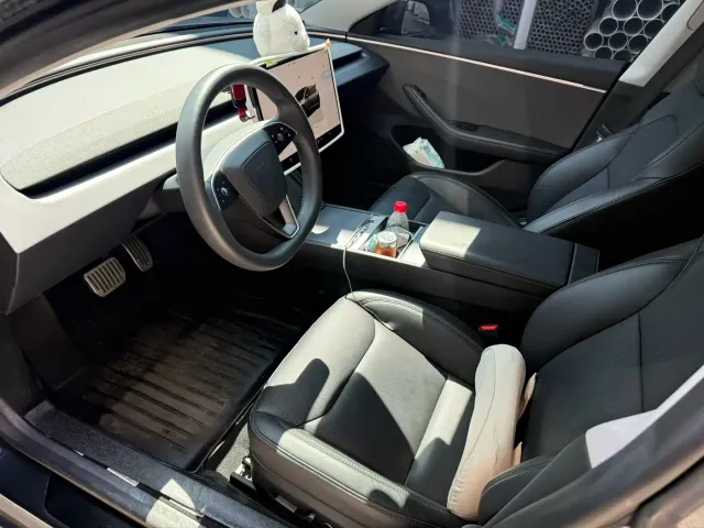 Tesla Model 3 — Фото автомобиля 5