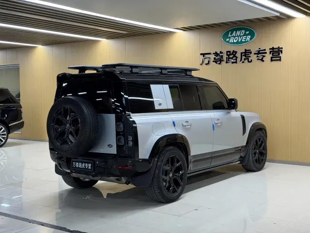 Land Rover Defender — Фото автомобиля 9