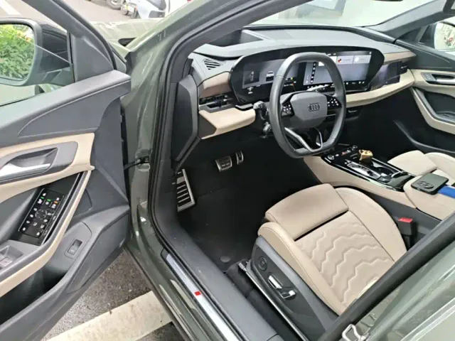 Audi Q6L e-tron — Фото автомобиля 15