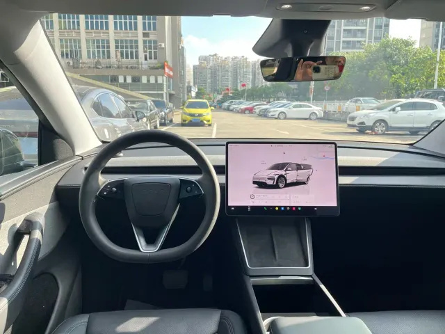 Tesla Model Y — Фото автомобиля 19
