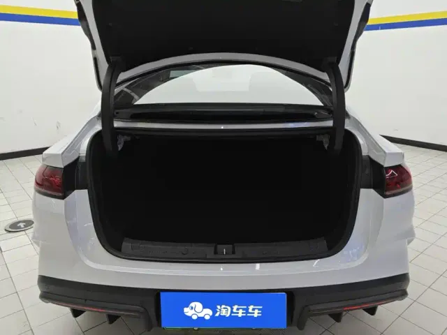 BYD Qin L — Фото автомобиля 4