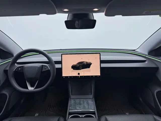 Tesla Model 3 — Фото автомобиля 9