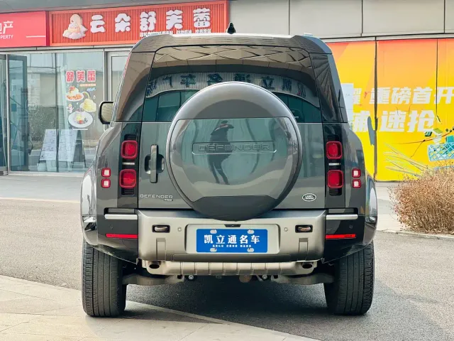 Land Rover Defender — Фото автомобиля 5