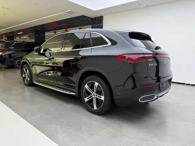 Mercedes-Benz EQE SUV — Фото автомобиля 8