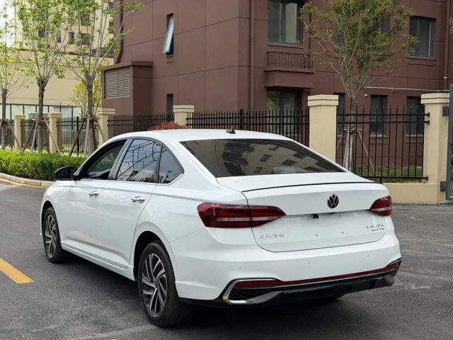 Volkswagen Lavida — Фото автомобиля 7