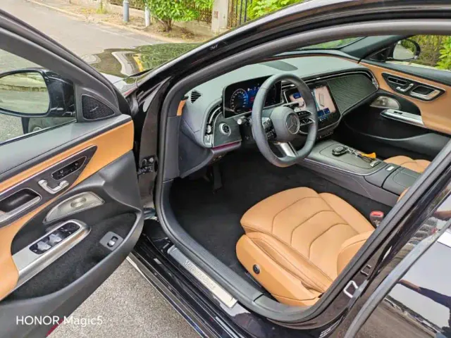 Mercedes-Benz E-Class — Фото автомобиля 5