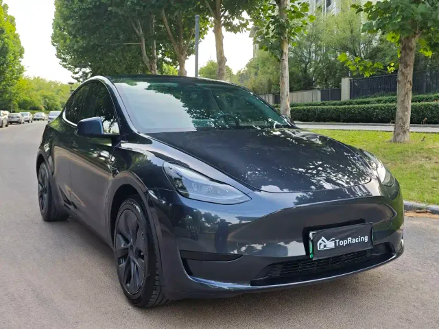 Tesla Model Y — Фото автомобиля 3