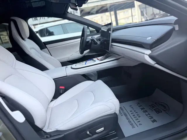 Xiaomi SU7 — Фото автомобиля 13