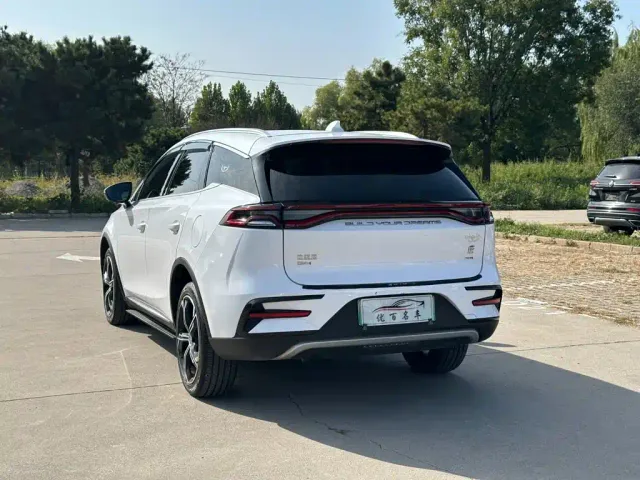 BYD Tang — Фото автомобиля 4