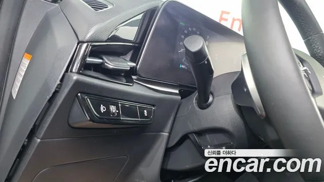 Kia Niro — Фото автомобиля 27