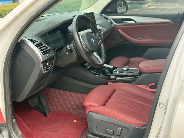 BMW iX3 — Фото автомобиля 7