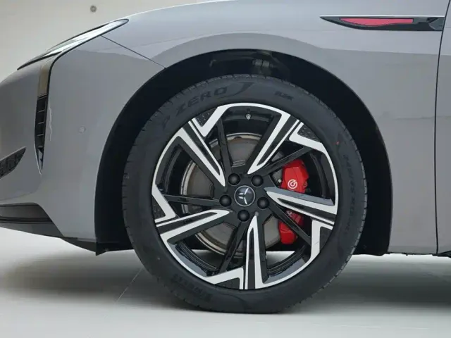 Hongqi EH7 — Фото автомобиля 13