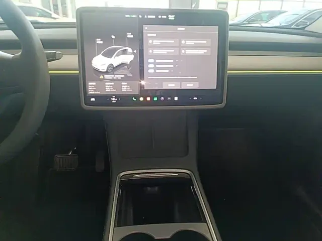 Tesla Model Y — Фото автомобиля 12