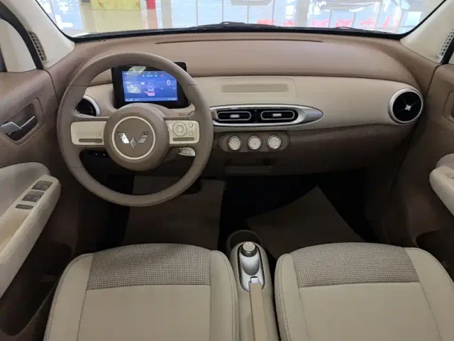 Wuling Motors Hongguang MINIEV 2025 4-Door Advanced — Фото автомобиля 9